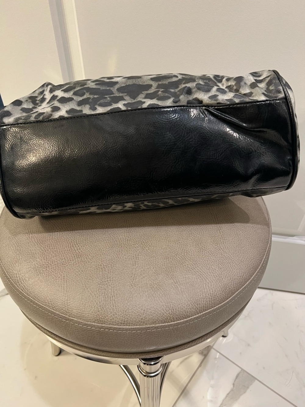 Big Buddha Black and Gray Leopard Print Woman's Shoulder Bag - Picture 3 of 5